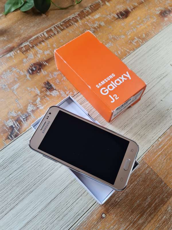Samsung Galaxy J2 8GB Gold