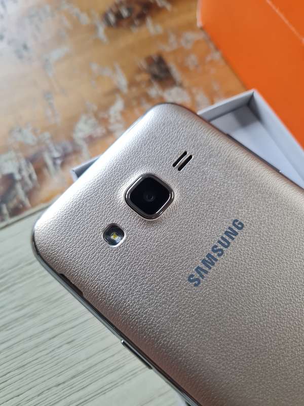 Samsung Galaxy J2 8GB Gold