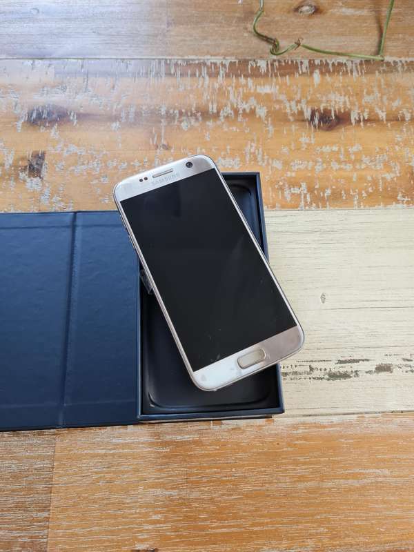 Samsung Galaxy S7 32GB Gold Platinum