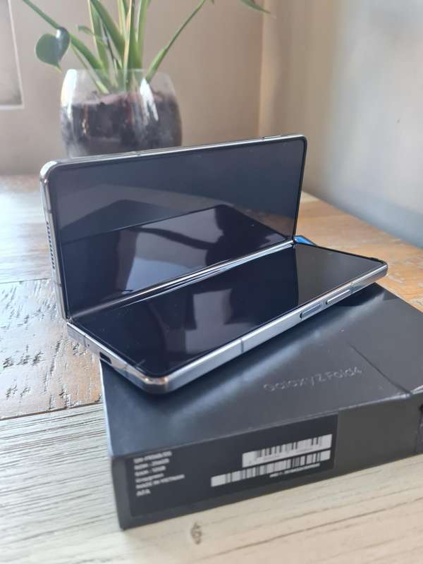 Samsung Galaxy Z Fold 4 256GB Graygreen