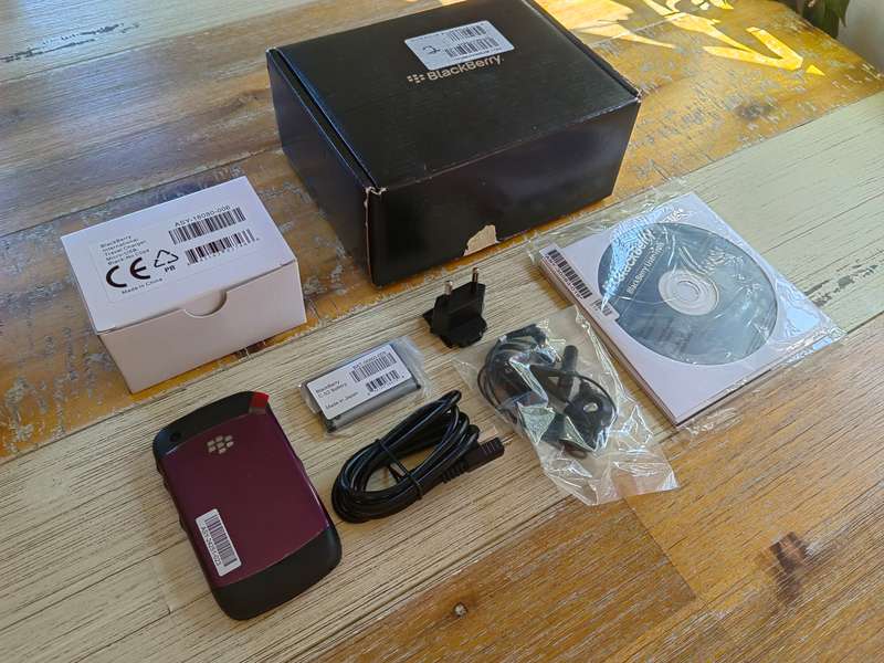 Blackberry 8520 Purple