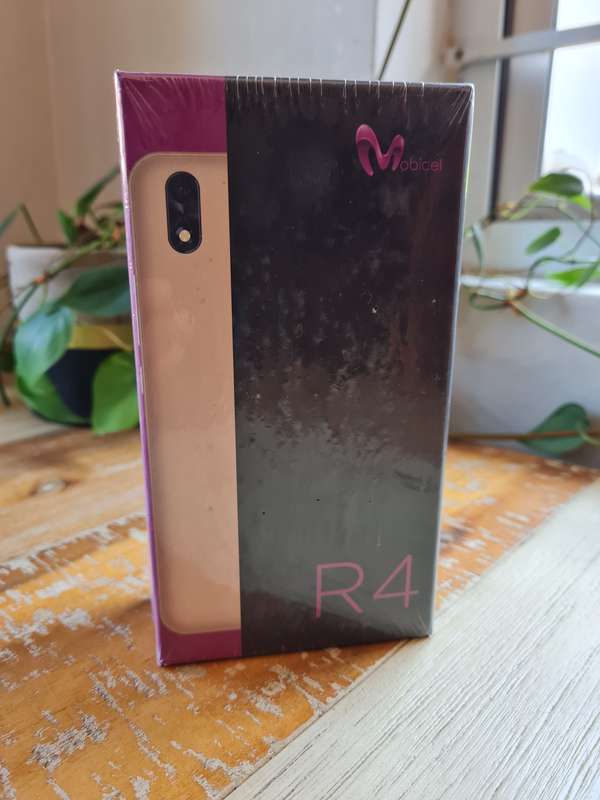 Mobicel R4 8GB Gold