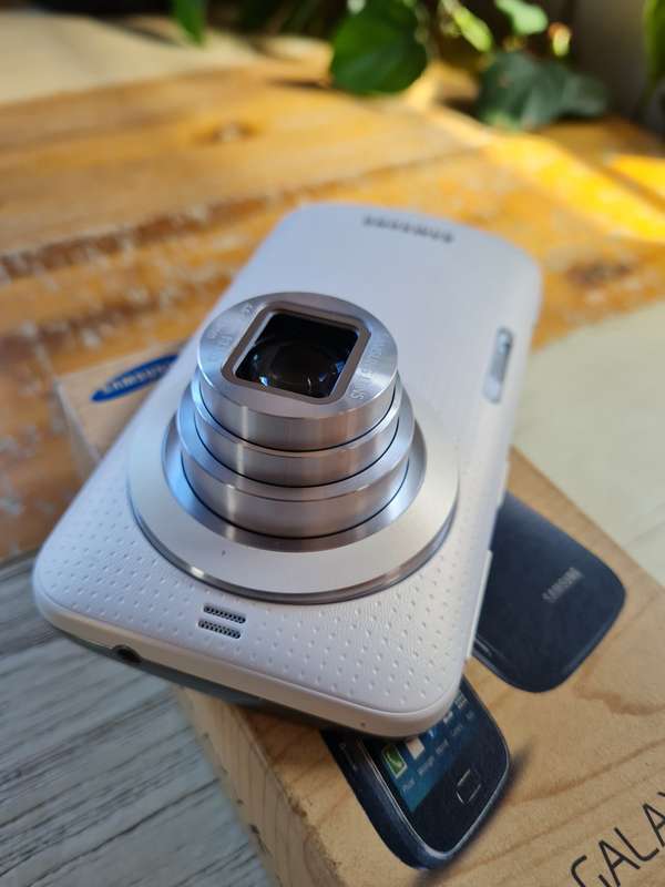 Samsung Galaxy K Zoom 8GB Shimmery White