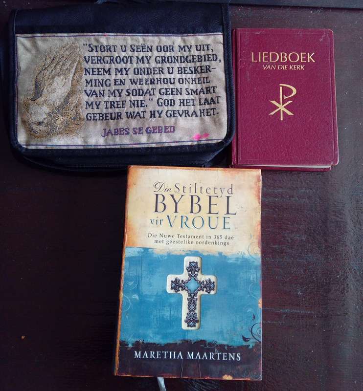 Second hand bible bag, Liedboek and Stiltetyd Bybel vir vroue