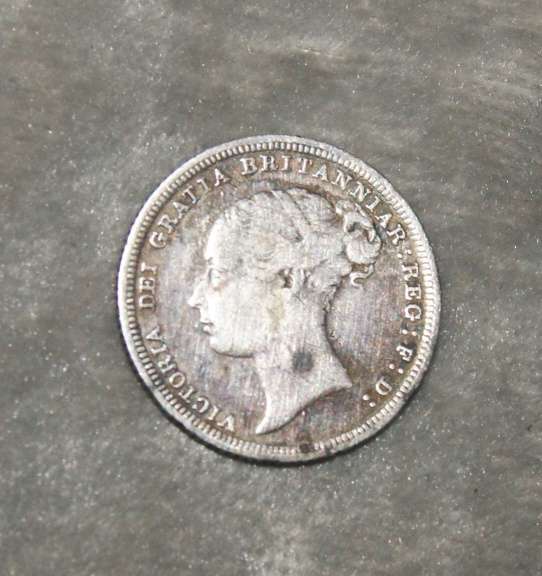 1887 Victoria 1st portrait sixpence KM757