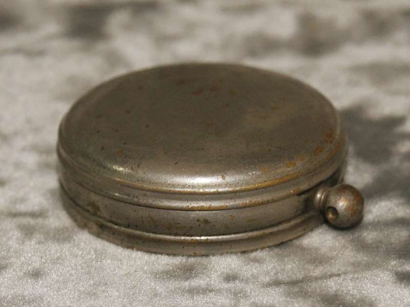 Vintage pocket case compass