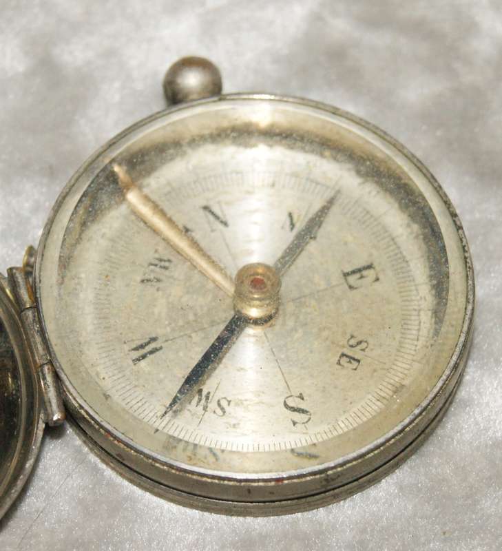 Vintage pocket case compass