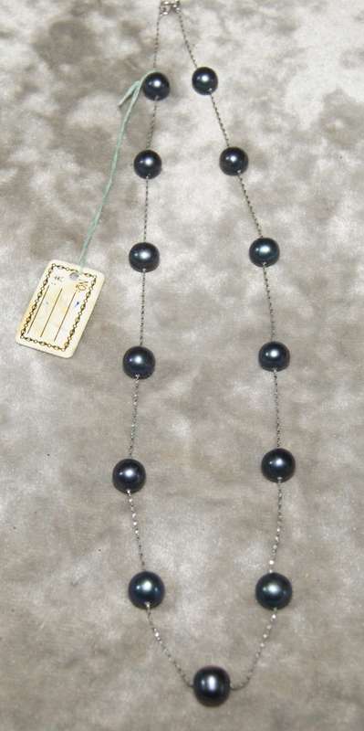 14ct White gold necklace with 13x 8mm Tahitian pearls