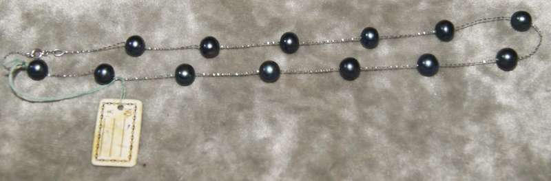 14ct White gold necklace with 13x 8mm Tahitian pearls