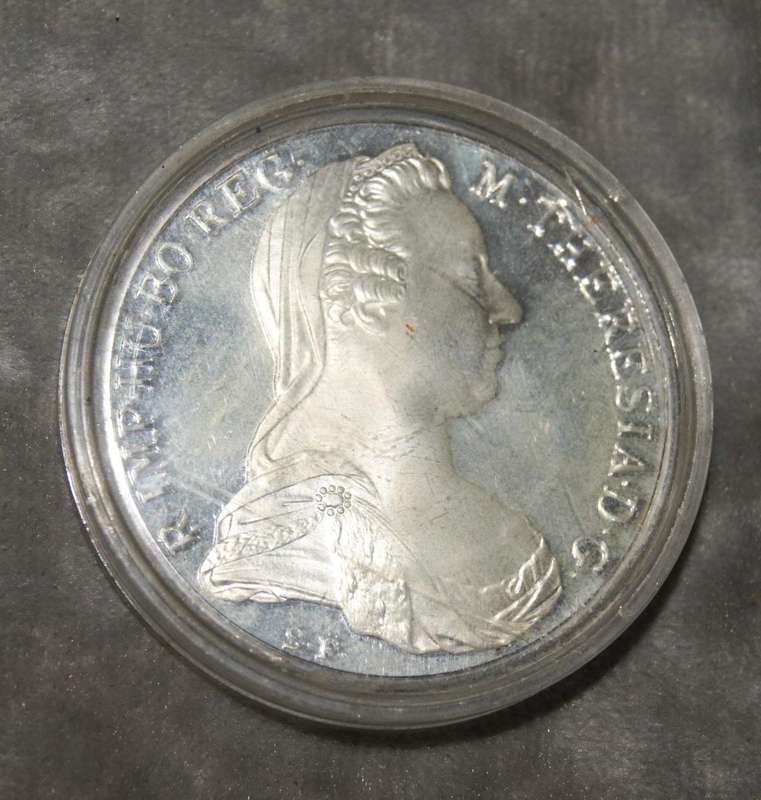 M. Theresa proof coin in protective case (28.2g)