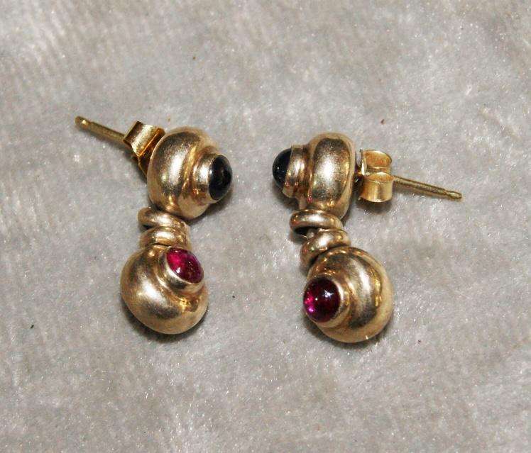 Pair of 9ct gold and ruby Cabochon earring with butterflies (3.8g)