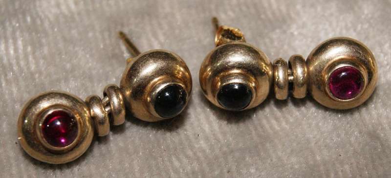Pair of 9ct gold and ruby Cabochon earring with butterflies (3.8g)