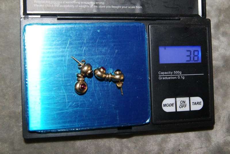 Pair of 9ct gold and ruby Cabochon earring with butterflies (3.8g)