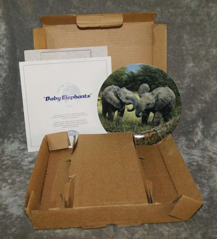 Davenport Baby Elephants collectable plate in original box with paperwork