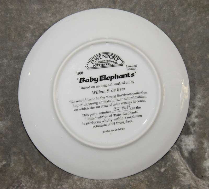 Davenport Baby Elephants collectable plate in original box with paperwork