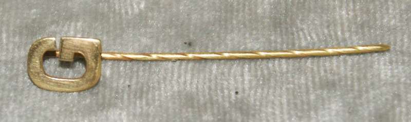 9ct gold tie pin with the letter "G" (1g) @ ccrraazzyy low R1 start