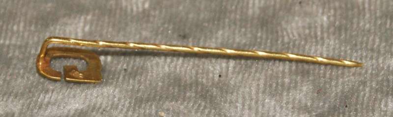 9ct gold tie pin with the letter "G" (1g) @ ccrraazzyy low R1 start