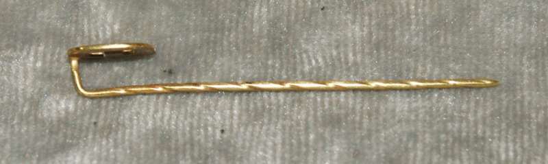9ct gold tie pin with the letter "G" (1g) @ ccrraazzyy low R1 start