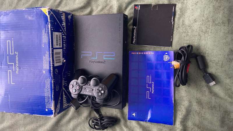 PlayStation 2 PHAT Bundle
