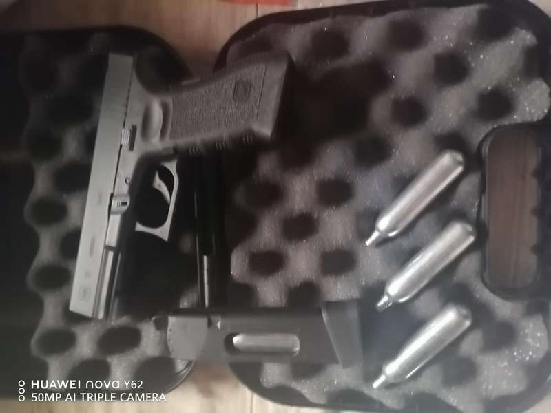 Umarex Glock 17 Deluxe BLK 6mm co2