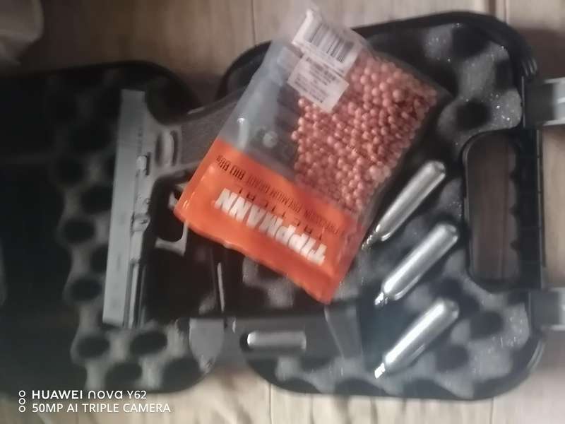 Umarex Glock 17 Deluxe BLK 6mm co2
