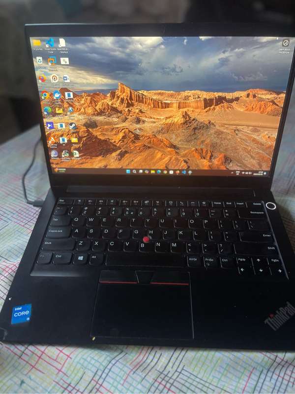 Lenovo ThinkPad E14 14-inch FHD Intel Core i5-1135G7 16GB RAM 256GB SSD Win 11