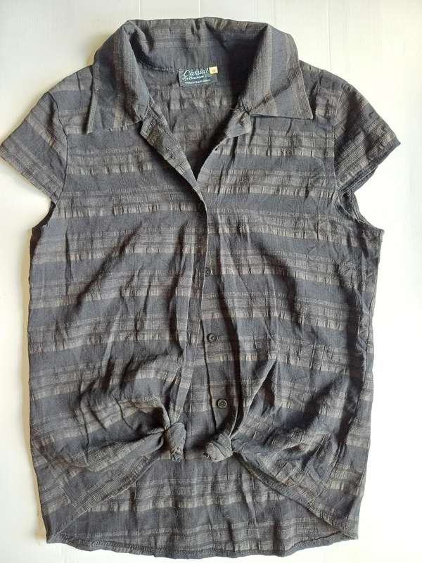 Ladies Top Casual American (Size 32)
