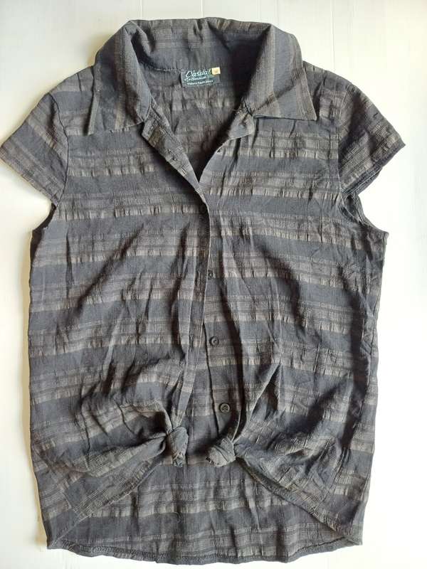 Ladies Top Casual American (Size 32)