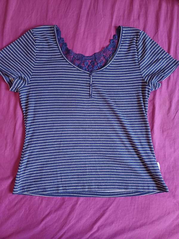 Ladies Top (Size L)