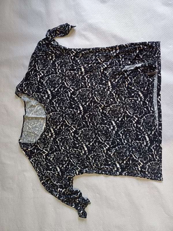Ladies Top (Size 40)
