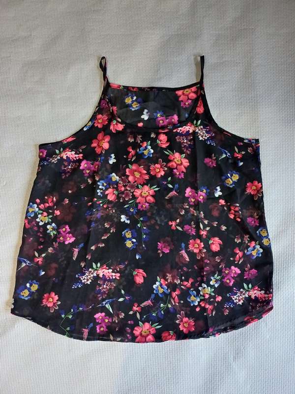 Ladies Top (Size L)