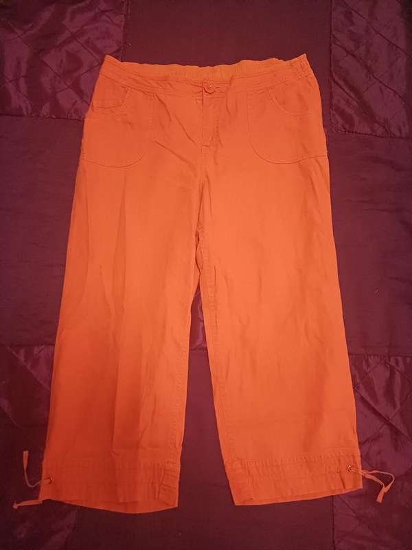 Ladies 3/4 Pants (Size M)