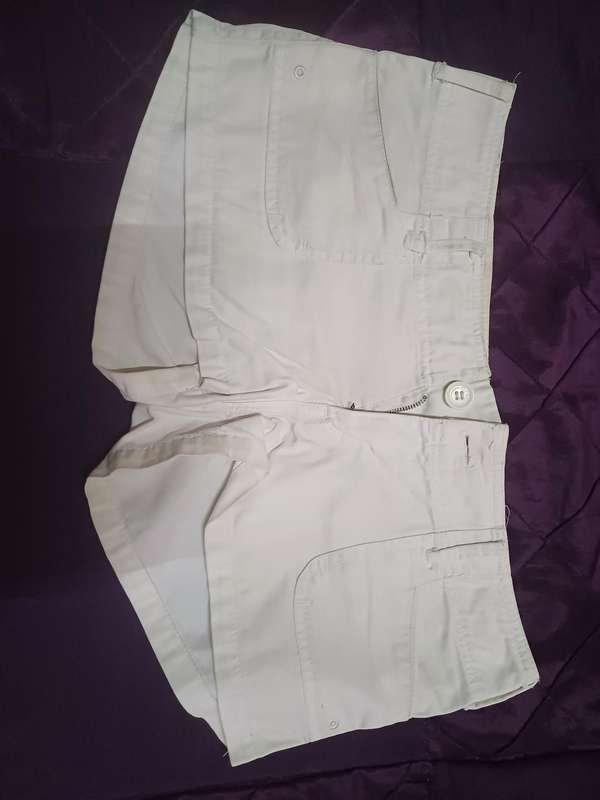 Ladies Short Red (Size 34)