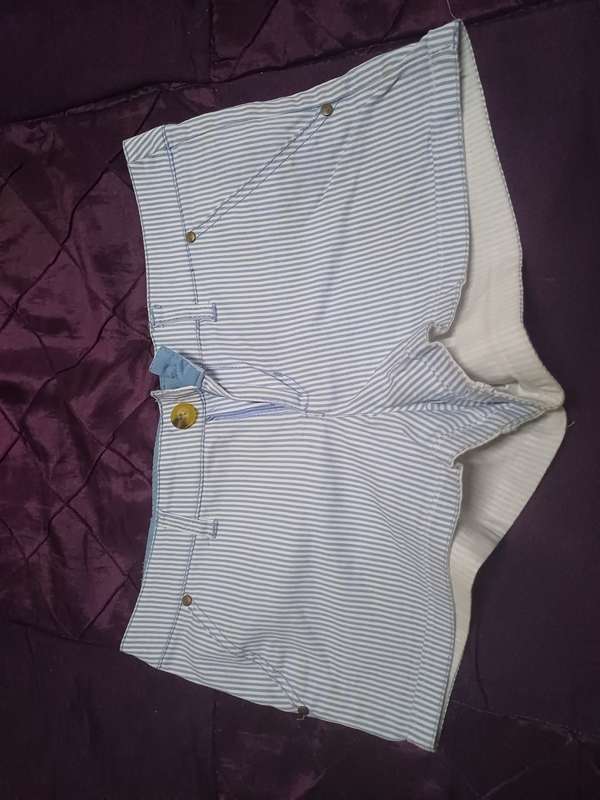 Ladies Short (Size 32)