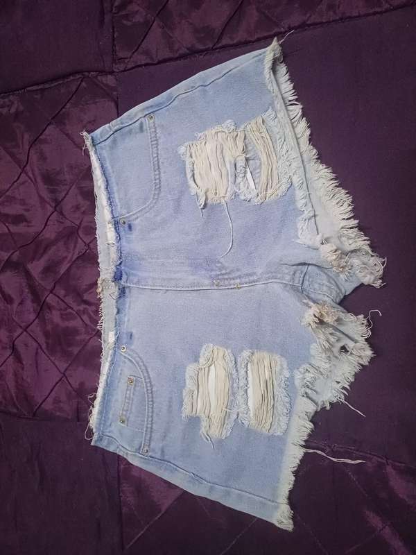 Ladies Short (Size 32)