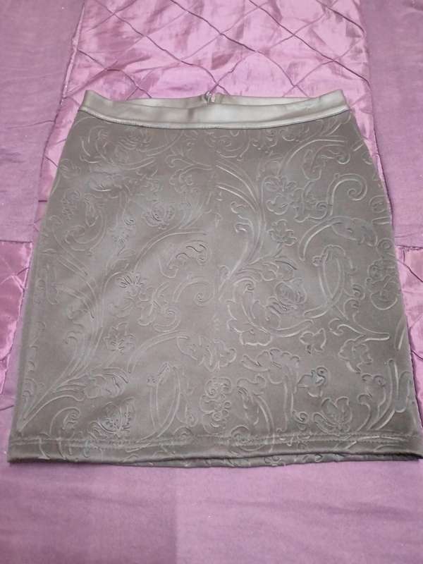 Ladies Skirt (Size M)