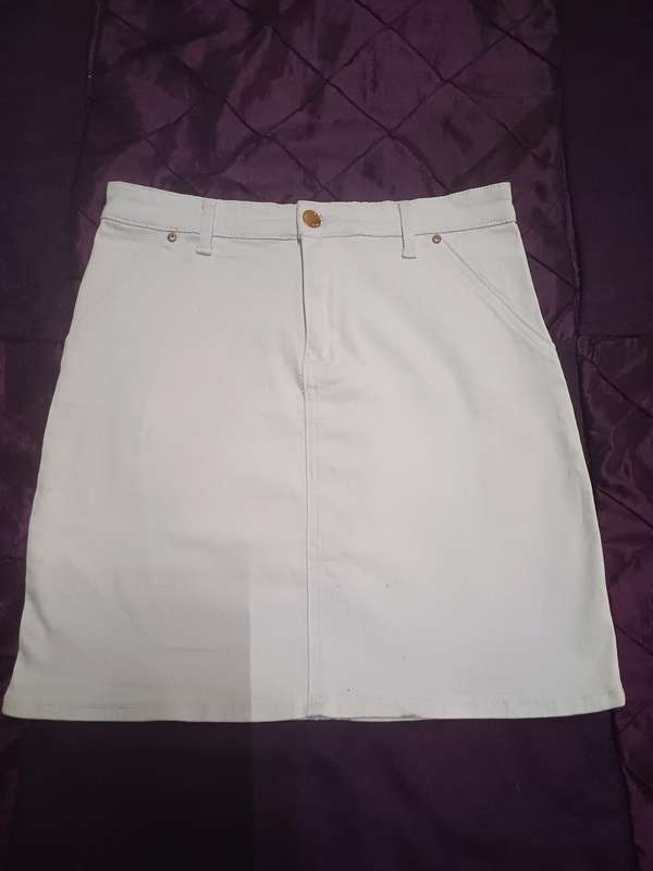 Ladies Skirt (Size M)