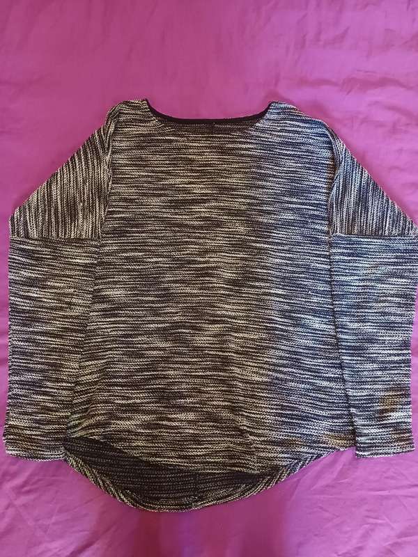 Ladies Longsleeve Top (Size M)