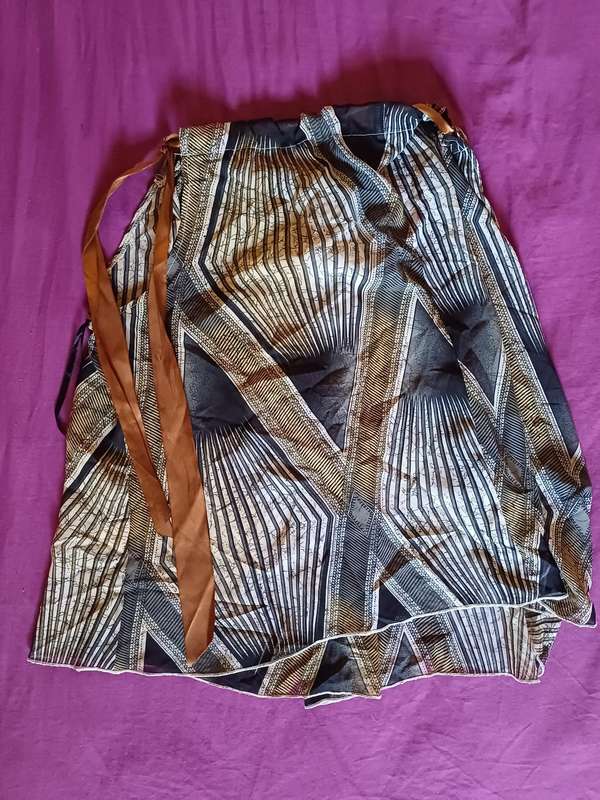 Ladies Top (Size M)