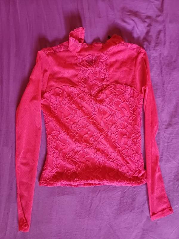 Ladies Top (Size S)