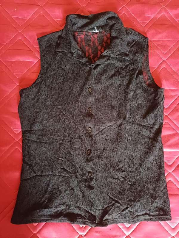 Ladies Top (Size M)