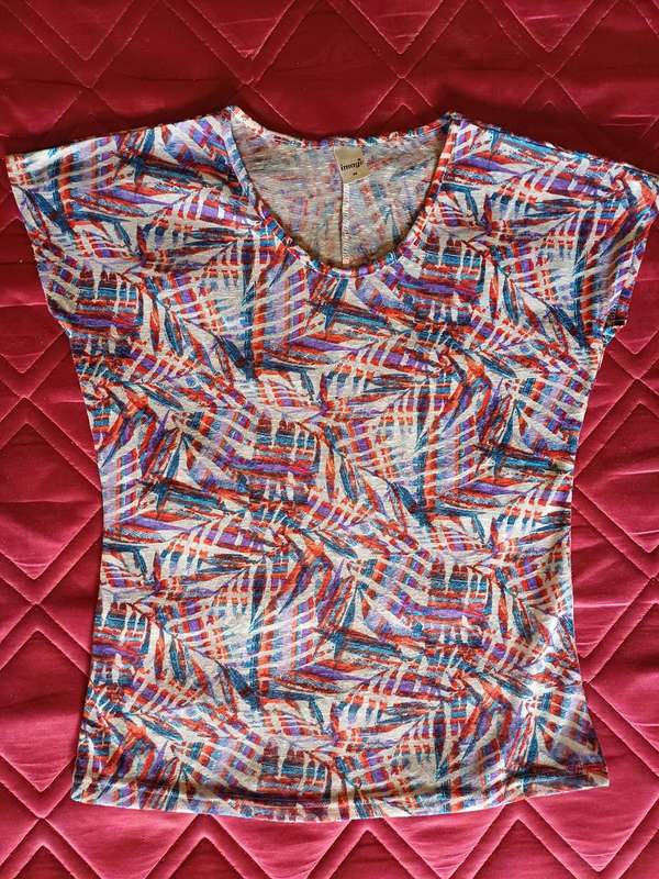 Ladies Top Image (Size 34)