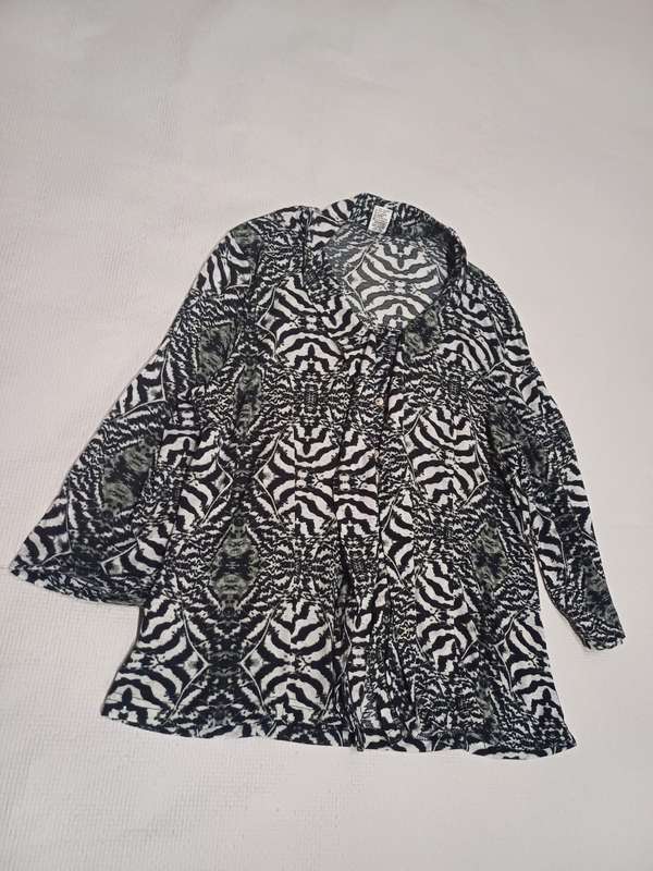 Ladies Top Image (Size 42)