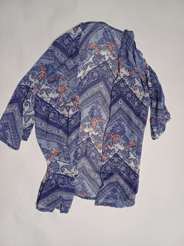 Ladies Top (Size M)