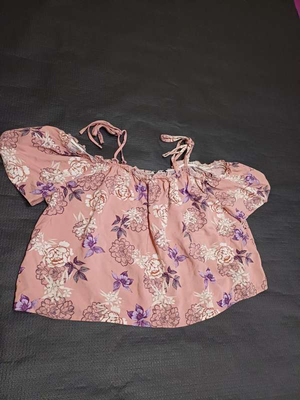 Ladies Top (Size M)