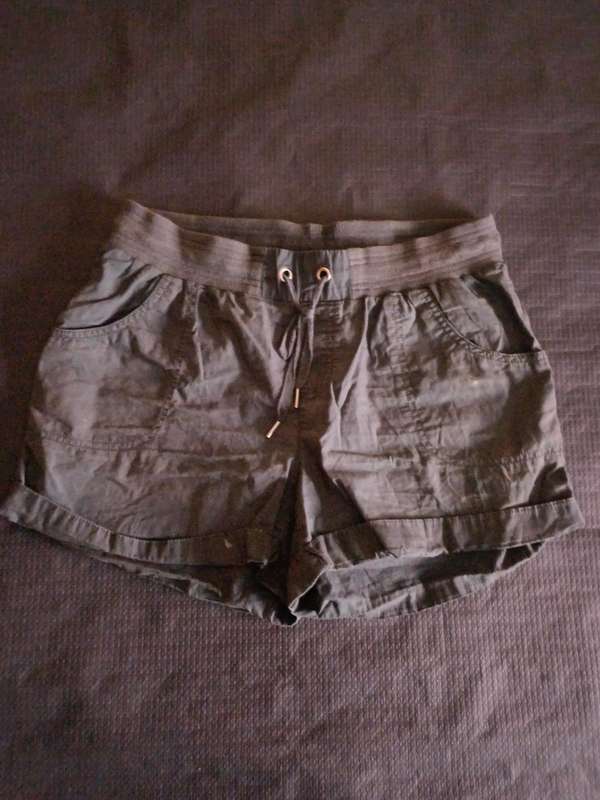Ladies Short Real Basics (Size M)