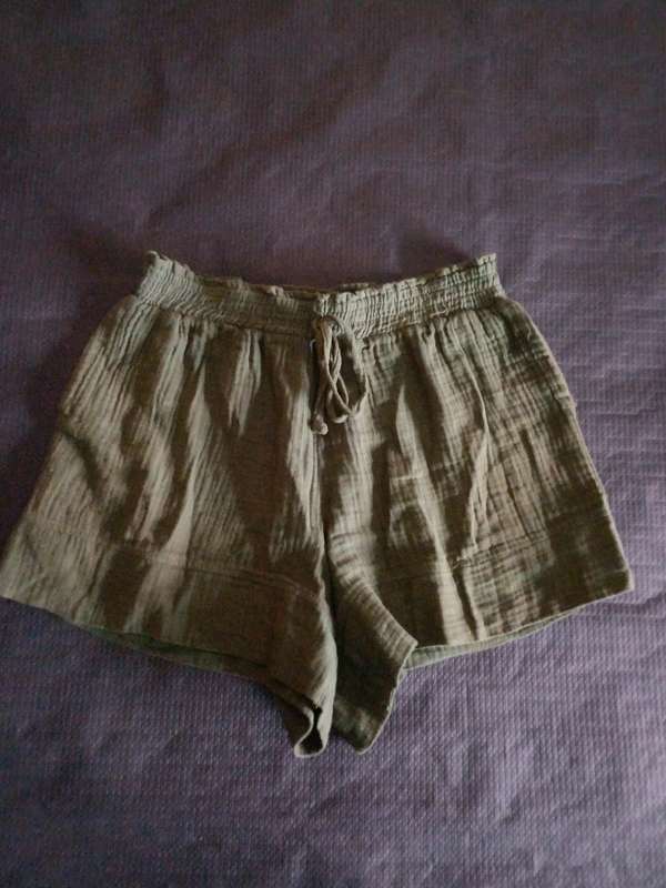 Ladies Short Real Basics (Size M)