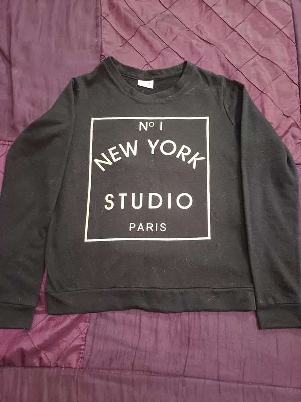Ladies Free 2bu 3/4 Top (Size 8)