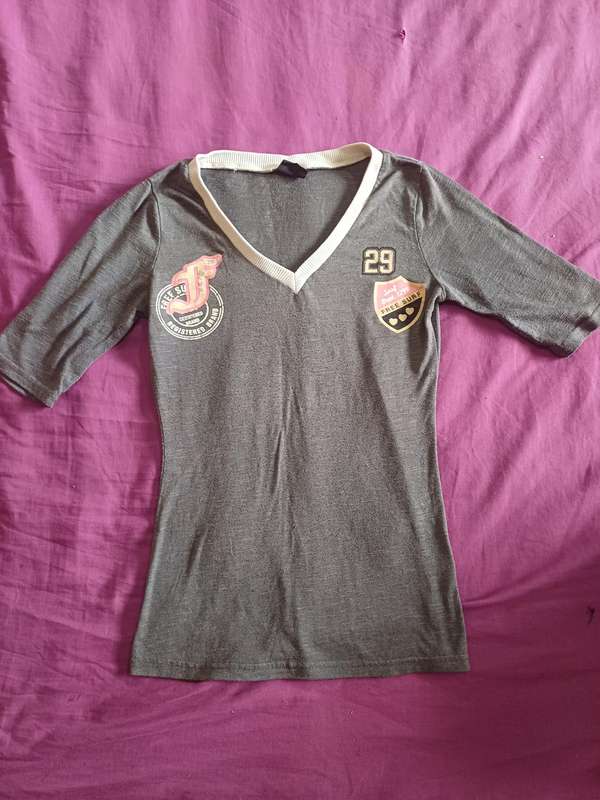 Ladies Free 2bu 3/4 Top (Size 8)