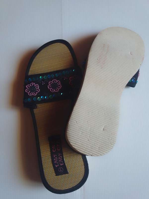 Ladies Easy on Easy Off Shoes (Size 7)